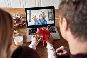 how-to-host-a-virtual-family-holiday-party